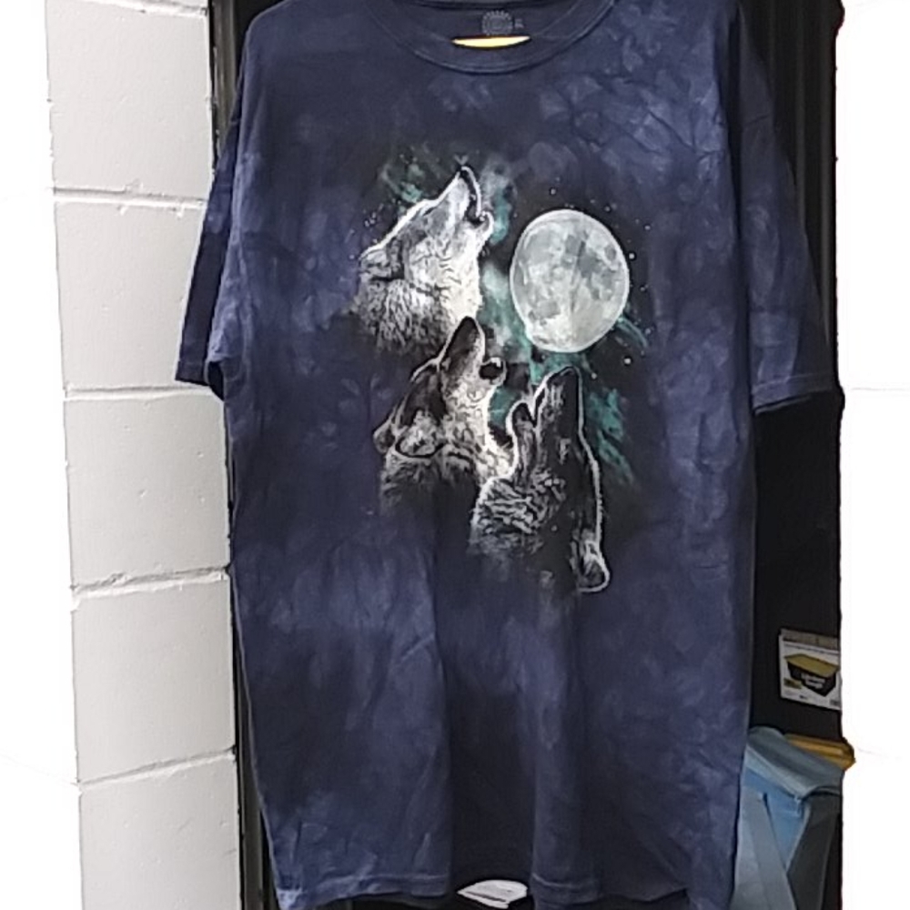 Wolves moonstruck Tee - Picture 3 of 3